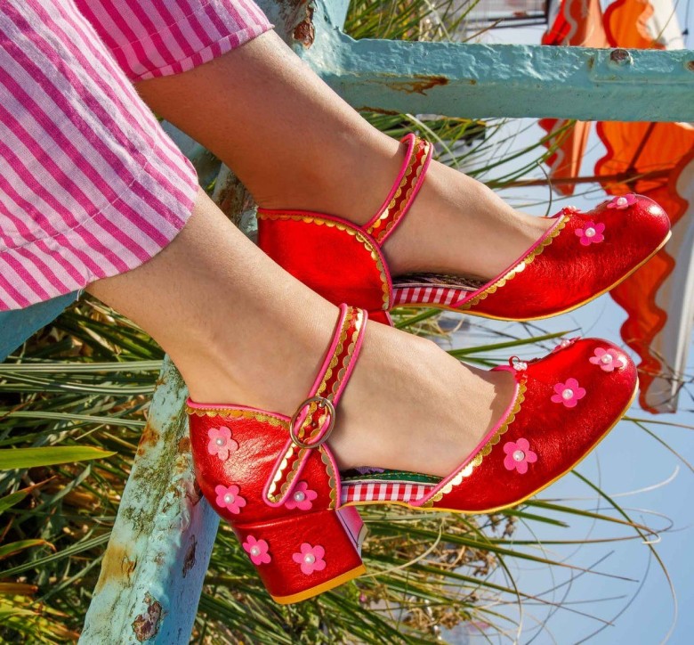 Last pair of Mervelyn red heels left in size 43 as of 20th Oct!